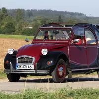 Retro okénko Petra Přikryla: Jak zrezlá Kachna s výfukem ze zábradlí zachránila Fiat 131 Mirafiori