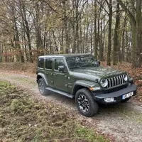 Jeep Wrangler 2.0 Turbo Sahara: Překvapivý univerzál