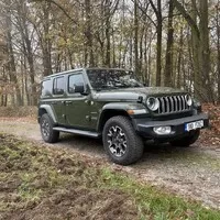 Jeep Wrangler 2.0 Turbo Sahara: Překvapivý univerzál
