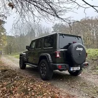Jeep Wrangler 2.0 Turbo Sahara: Překvapivý univerzál