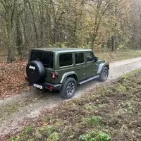 Jeep Wrangler 2.0 Turbo Sahara: Překvapivý univerzál