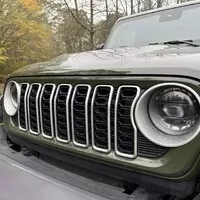 Jeep Wrangler 2.0 Turbo Sahara: Překvapivý univerzál