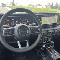 Jeep Wrangler 2.0 Turbo Sahara: Překvapivý univerzál