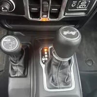 Jeep Wrangler 2.0 Turbo Sahara: Překvapivý univerzál