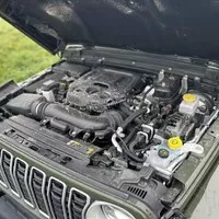 Jeep Wrangler 2.0 Turbo Sahara: Překvapivý univerzál