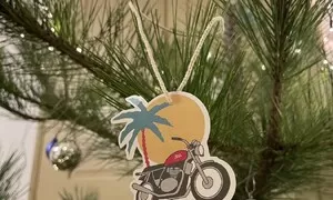 Z autíčkáře motorkářem (?)