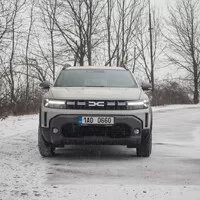 Dacia Duster Hybrid 140: Nadchne spotřebou i tichem, sprinty však po něm nechtějte