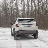 Dacia Duster Hybrid 140: Nadchne spotřebou i tichem, sprinty však po něm nechtějte