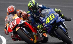 Deset let uplynulo od největší kontroverze v dějinách MotoGP. Hořká pachuť zůstává