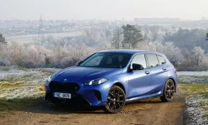 Recenze & testy: BMW M135 xDrive: Rychlý hatchback, který by potřeboval okořenit