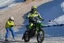 Adrenalin na sněhu: Moje první zkušenost s motoskijoringem – Když se motocykly a lyže potkají