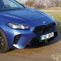 BMW M135 xDrive: Rychlý hatchback, který by potřeboval okořenit