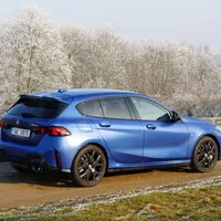 BMW M135 xDrive: Rychlý hatchback, který by potřeboval okořenit