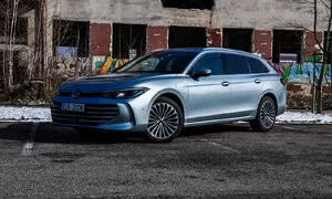 Volkswagen Passat Elegance eHybrid 150 kW: Po městě elektromobil, na delší cestě normální auto