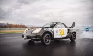 Autíčkářova garáž: Závodní příběhy Toyoty MR2. Své neskutečné schopnosti dokázala na okruhu, v bahně i v ostré rally