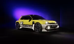 Renault 5 Turbo 3E: Retro-připomínka osmdesátek, supersport v kabátu hothatche i driftovací bestie v jednom 