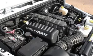 Odvolávám, co jsem odvolal v praxi: Stellantis chce pod kapoty svých vozů vrátit V8 HEMI