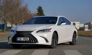 Recenze & testy: Lexus ES300h: Pět metrů klidu a pohody