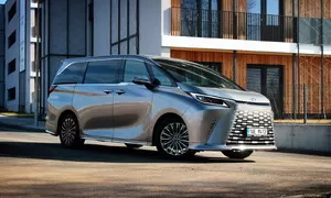 Dodávkář, Recenze & testy: Lexus LM: Hodí se i pro rodinu?