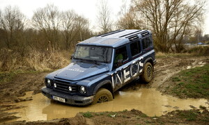 Recenze & testy: Ineos Grenadier Fieldmaster: Opravdový offroad 21. století v opravdovém bahně.