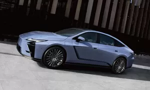 Novinky: Nový Lexus ES prošel zásadní proměnou. Z usedlého sedanu se stal hypermoderní splývavou limuzínou