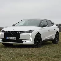 DS 4 Hybrid 145: Pravý francouzský zákusek