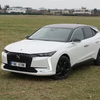 DS 4 Hybrid 145: Pravý francouzský zákusek