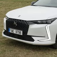 DS 4 Hybrid 145: Pravý francouzský zákusek