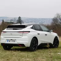 DS 4 Hybrid 145: Pravý francouzský zákusek