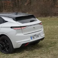 DS 4 Hybrid 145: Pravý francouzský zákusek