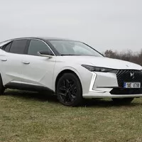 DS 4 Hybrid 145: Pravý francouzský zákusek