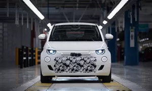 Novinky: První předprodukční kousky hybridní specifikace Fiatu 500 už vznikají. A mají manuální převodovku