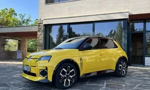 Novinky: Renault 5 E-Tech dorazil na české silnice. Jezdí stejně zábavně, jak vypadá