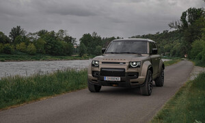 Recenze & testy: Land Rover Defender OCTA: Neuvěřitelně schopný v terénu i na silnici