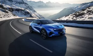 Novinky: Alpine A390: I s pěti místy se dá jezdit extrémně agilně, stačí tři motory a pokročilé vektorování točivého momentu