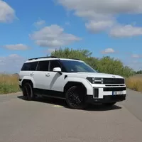 Hyundai Santa Fe hybrid 4x4: Auto, ve kterém chcete jet klidně i na druhý konec světa
