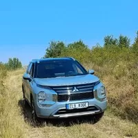 Mitsubishi Outlander PHEV: Klídek, pohodlí a Yamaha