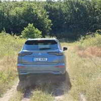 Mitsubishi Outlander PHEV: Klídek, pohodlí a Yamaha