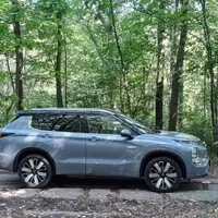 Mitsubishi Outlander PHEV: Klídek, pohodlí a Yamaha