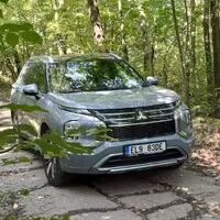 Mitsubishi Outlander PHEV: Klídek, pohodlí a Yamaha