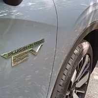 Mitsubishi Outlander PHEV: Klídek, pohodlí a Yamaha