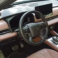 Mitsubishi Outlander PHEV: Klídek, pohodlí a Yamaha