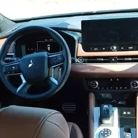 Mitsubishi Outlander PHEV: Klídek, pohodlí a Yamaha