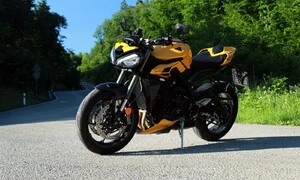 Triumph Street Triple 765 RS: Dokonalost nejde vylepšit. Nebo ano?