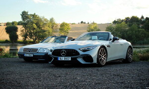 Historie, Recenze & testy: Mercedes-Benz 500 SL (R129) vs Mercedes-AMG SL 63 (R232): Charakter se změnil, husí kůže zůstává