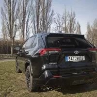 Ptejte se: Elektromobil, nebo raději hybrid? 