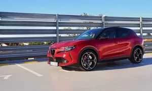 Recenze & testy: Alfa Romeo Junior Veloce: Konečně elektromobil po italsku