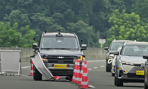 Autíčkář futurista, Editorial: Autopiloti v praxi a nejen čínské lži