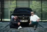Máme s Markem tradici, že se fotíme u ledvin(ek) BMW, pro vaši ilustraci. Jen test sedmy nestihl, tak Tomáš musel improvizovat. Foto: Tomáš Strach, autickar.cz