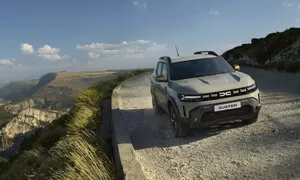 Novinky: Tohle nám chybělo! Dacia Duster a Bigster nabídne kombinaci automatu a čtyřkolky v motorizaci Hybrid-G 150 4x4